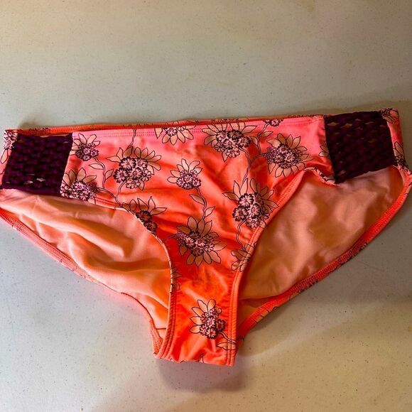 Time and Tru bikini bottoms - Picture 1 of 7